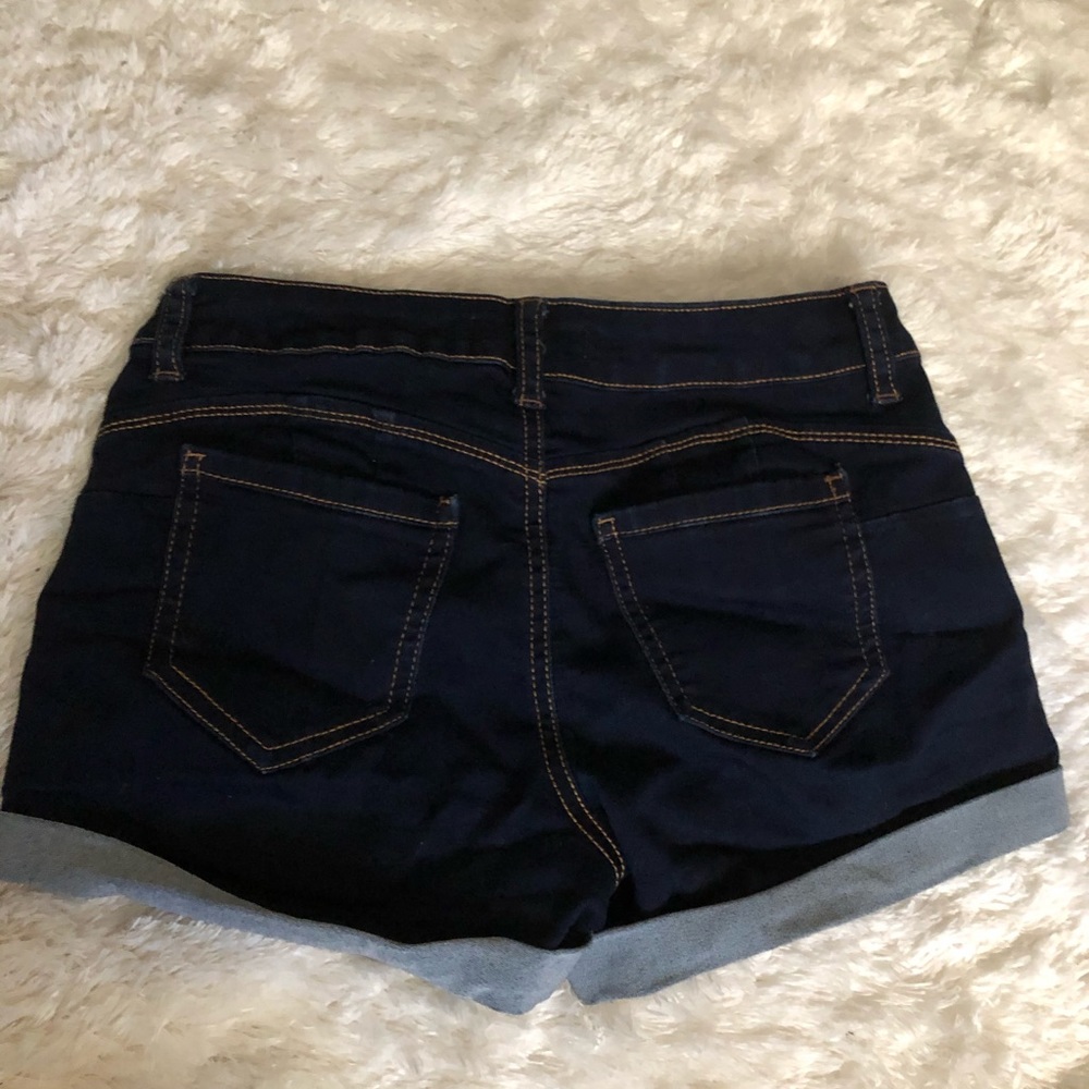 Shorts - Picture 3 of 5
